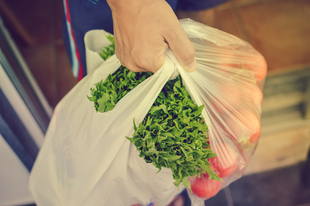 Svolta al supermercato con i sacchetti biodegradabili