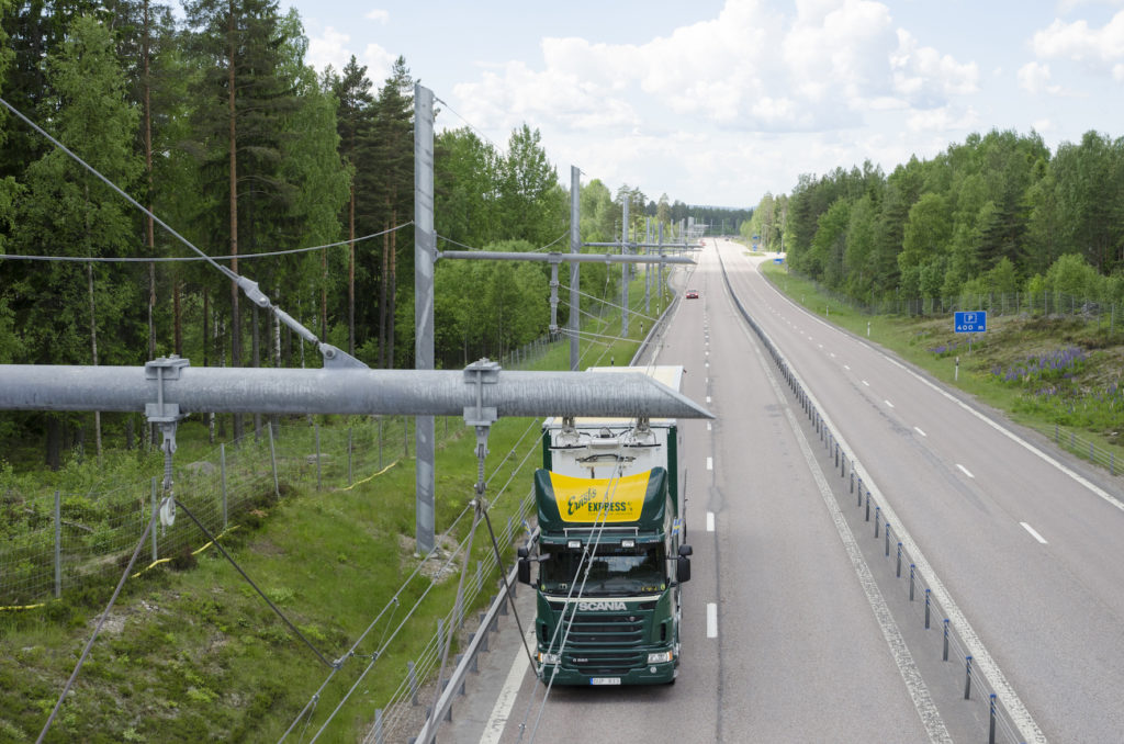 Le strade elettriche che danno energia ai tir