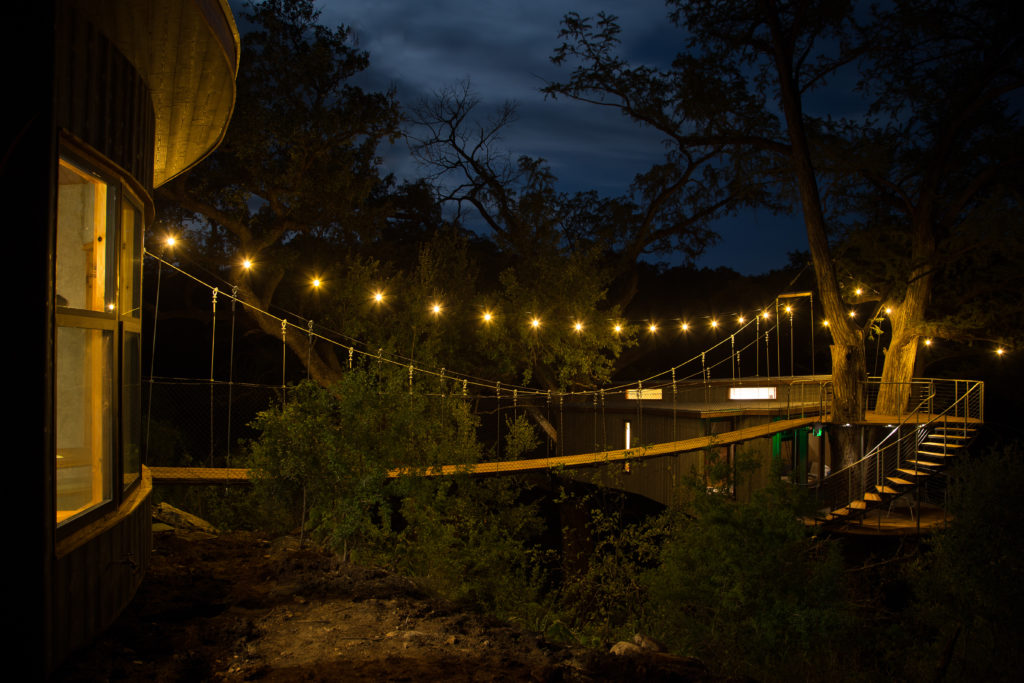 foresta yoki di notte | casa sull'albero artistree