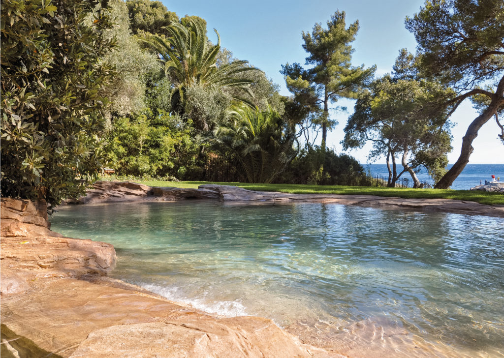 Un tuffo in una piscina naturale