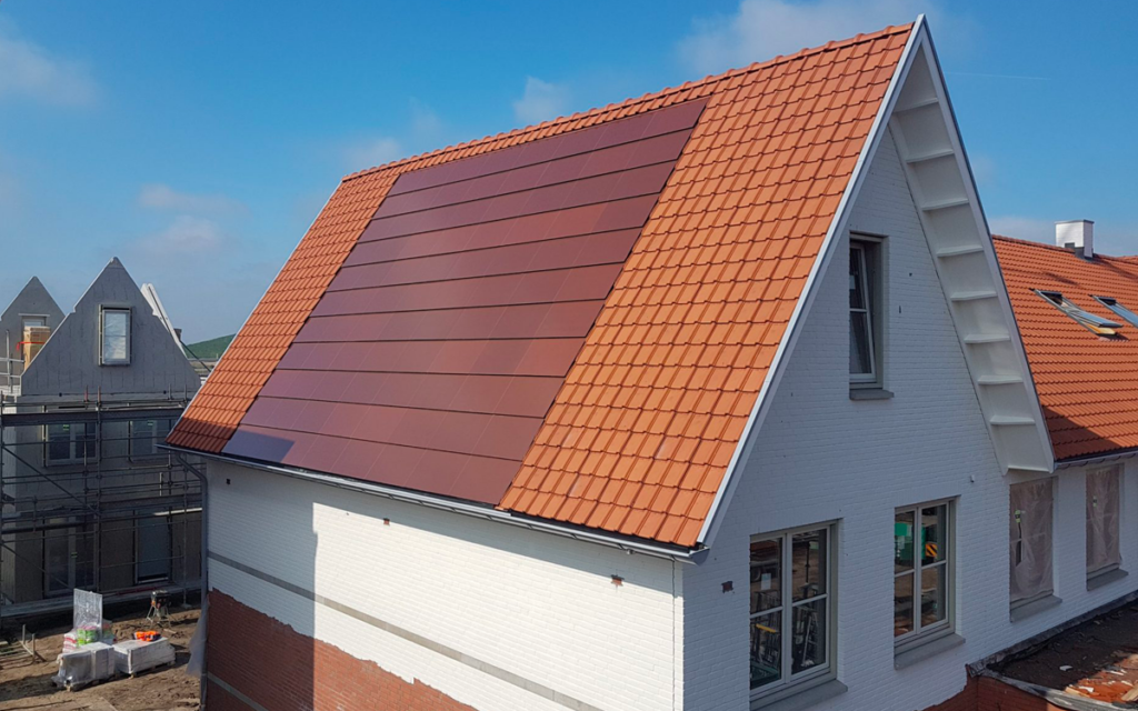 Il pannello fotovoltaico Wevolt X-Roof nella colorazione terracotta.
