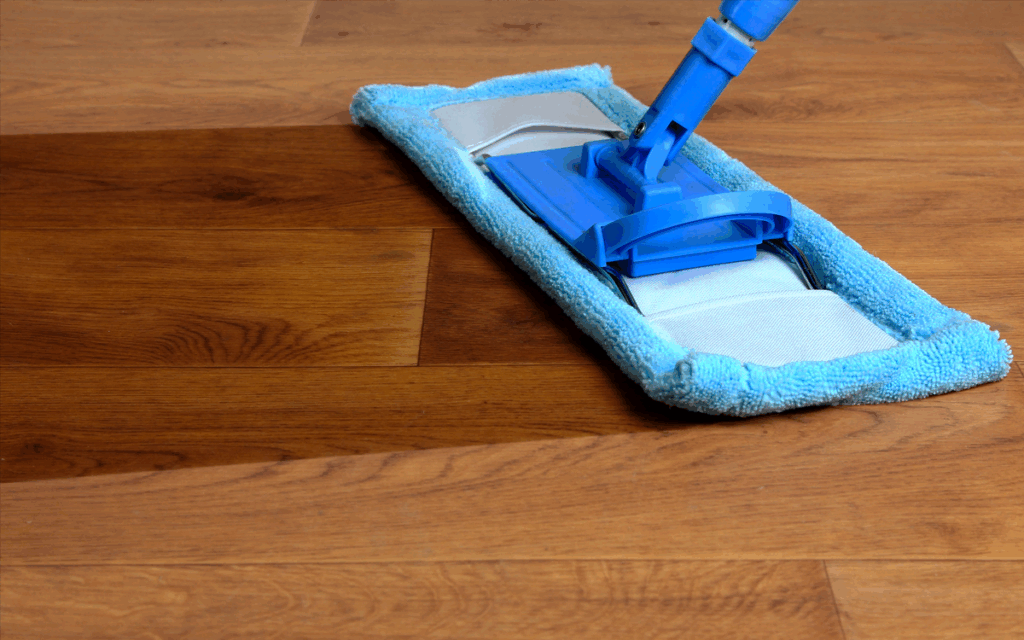 Le vernici naturali per legno AMONN Color si usano anche per i pavimenti.