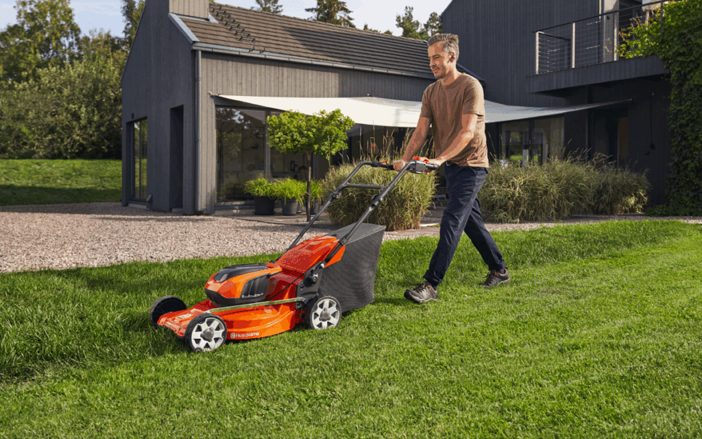 Cura del verde più silenziosa coi le macchine da giardino a batteria di Husqvarna.