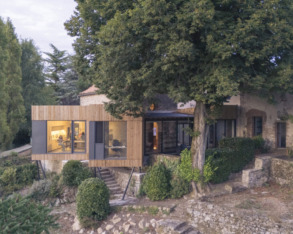 La sinergia tra legno e pietra