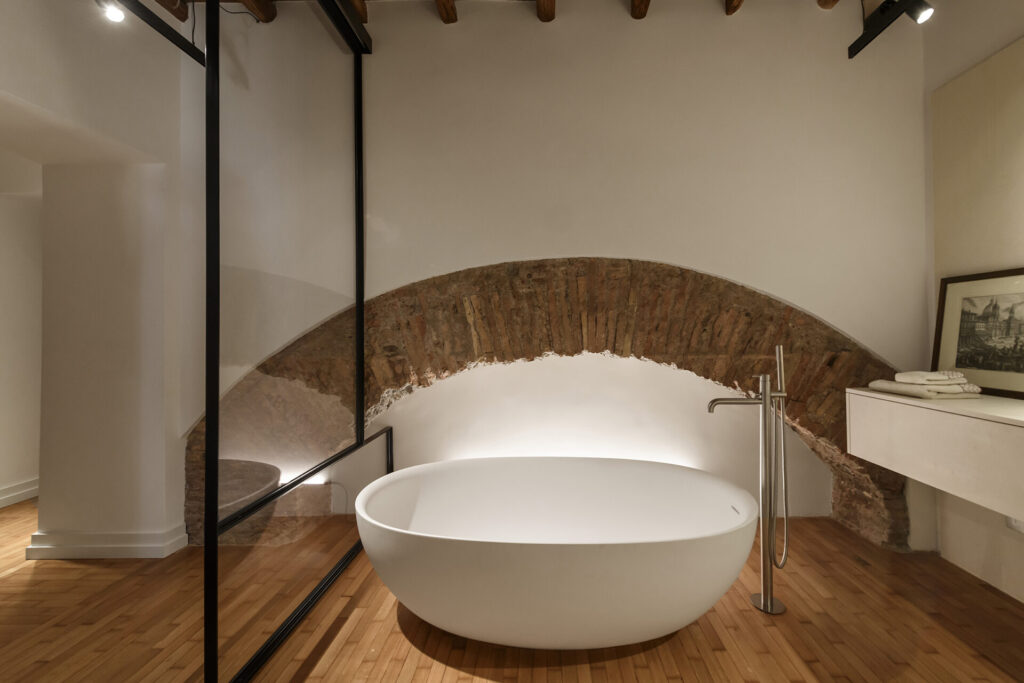 Sotto il velo di Maya